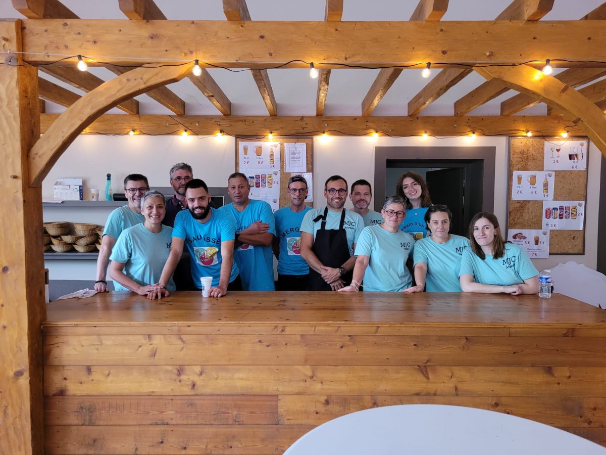 photos des bénévoles de la mjc de serpaize